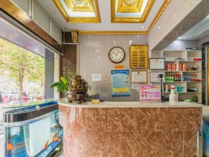 Zhumadian Huaqing Business Hotel