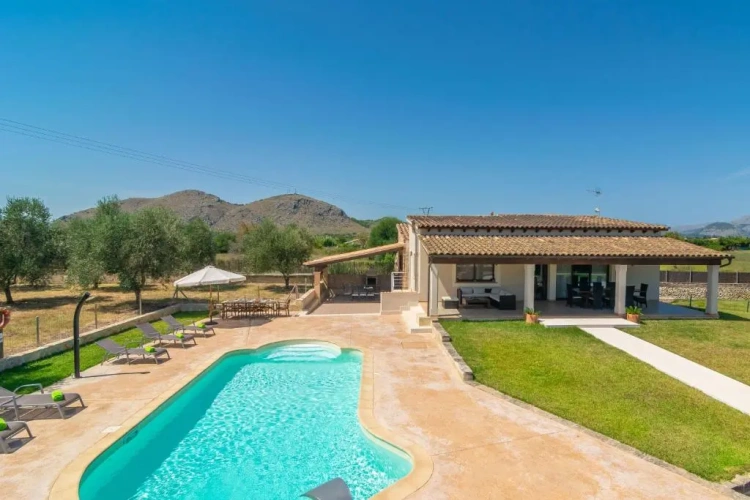 4 Bedrooms Villa