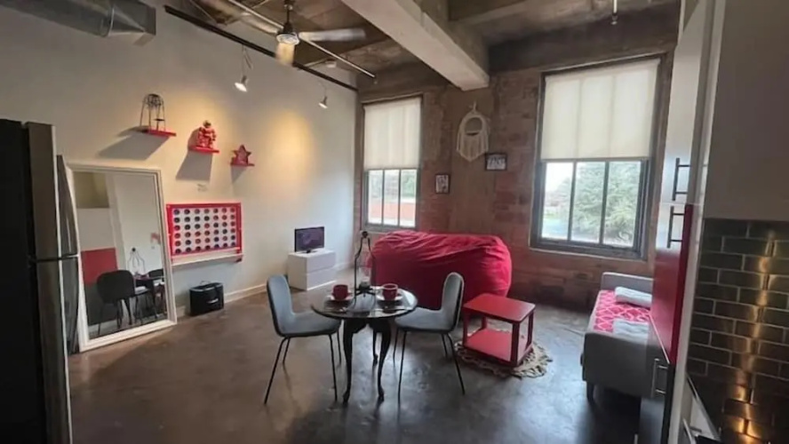 Artistico-Styled Studio Loft Sleeps 5