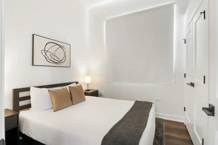 Stylish 4BR Stay - State rep