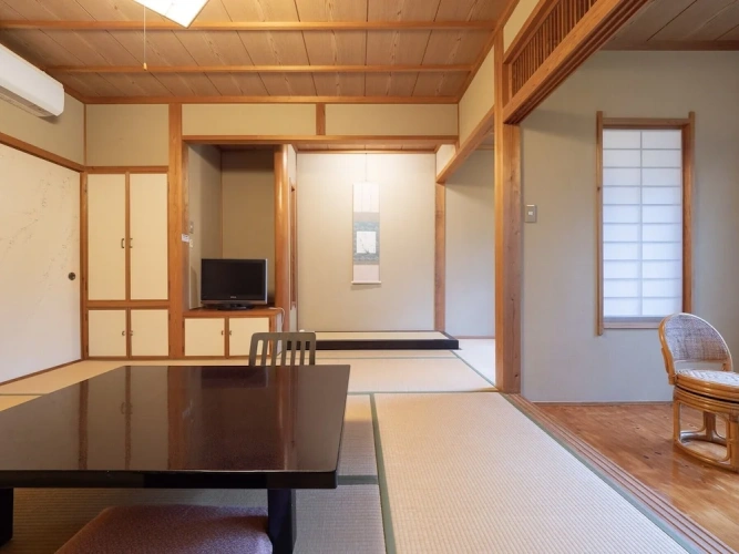 Standard Triple room