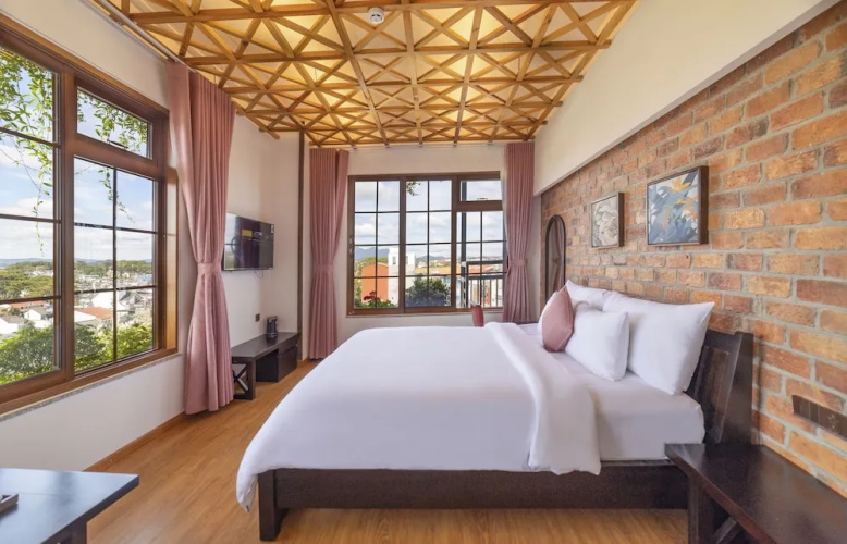 Brick House Dalat Hotel