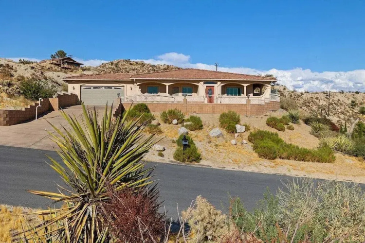 Hilltop Haven Near Joshua Tree National Park