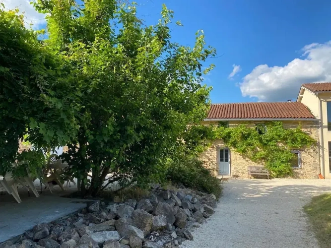 3 Bedrooms Classic Cottage