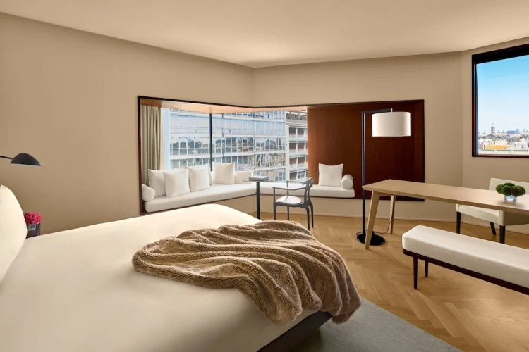 Corner Suite Double Suite with city view