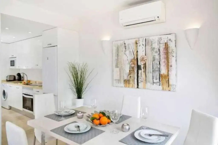BEST LOCATION apartment in MARBELLA. BEACHFRONT!!