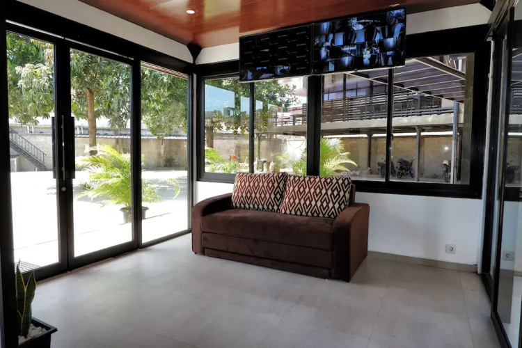 Guest House 555 NKI