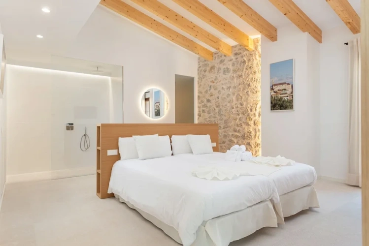 Standard Double room with city view