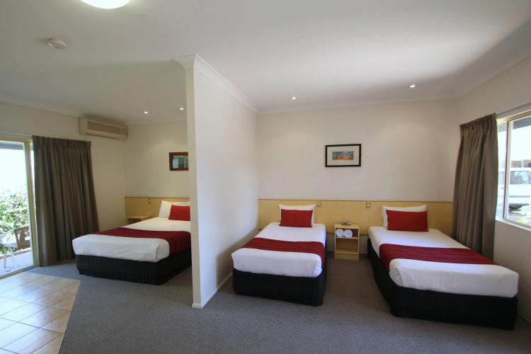 Midlander Motor Inn
