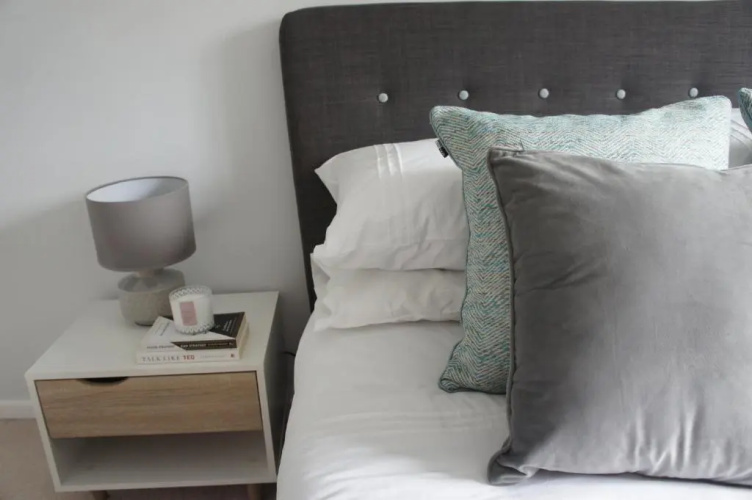 Urban Accommodations - The Thames