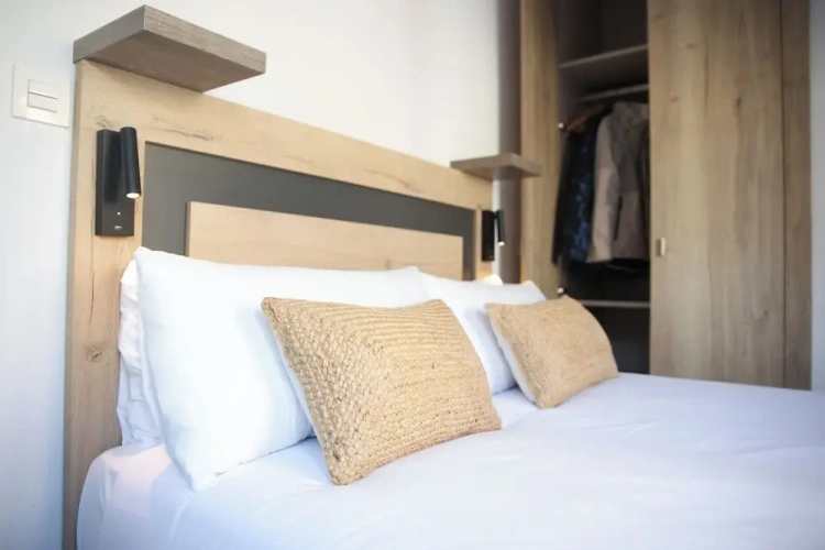 5 Bedrooms Family Apartment with city view