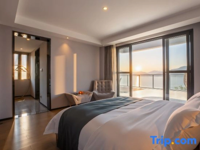 3 Bedrooms Luxury Double Duplex room with lake view