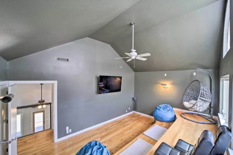 Grand Tulsa Getaway With Private Pond, Dock & Deck