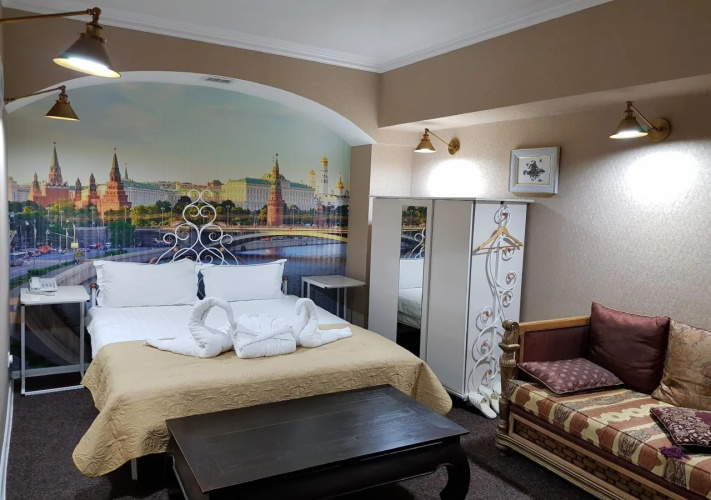 L.E.S. Hotel