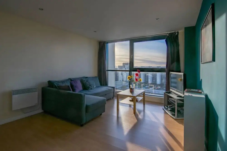 2 Bed Apartment near Hydro and SEC