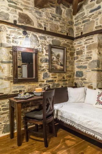 Iliopetra Suites