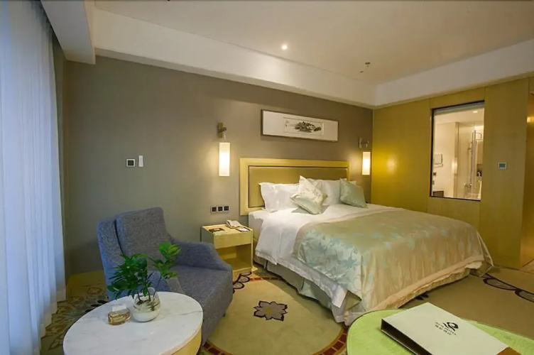 Rich Hotel