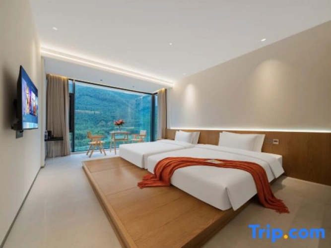 Standard Twin Family room with mountain view