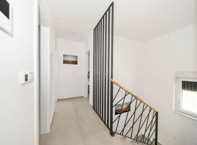 4 Bedrooms Villa