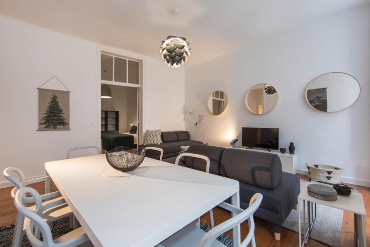 2 Bedrooms Apartment