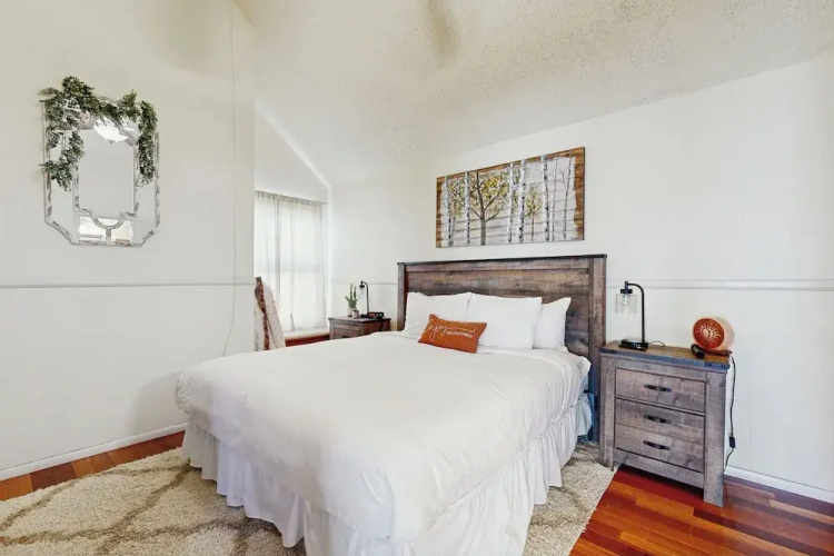 3BR Home w/ Sparkling Pool, Fire Pit