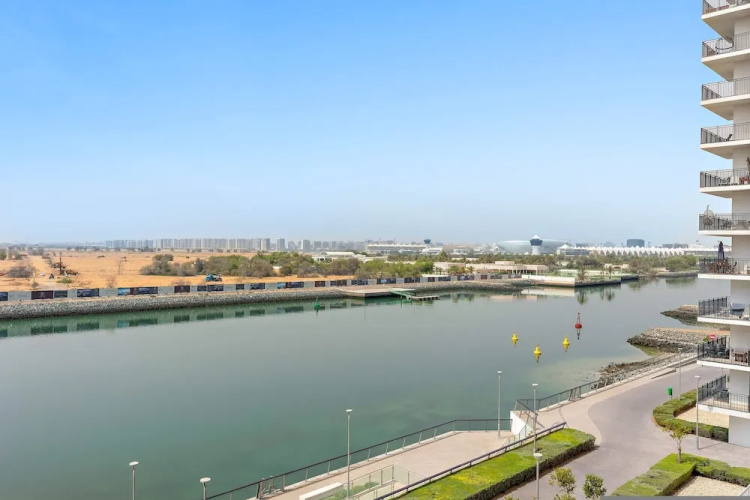 Silkhaus Canalside Studio in Water s Edge Tower