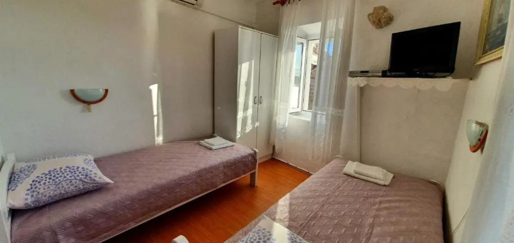 3 A beautiful apartment with a sea view