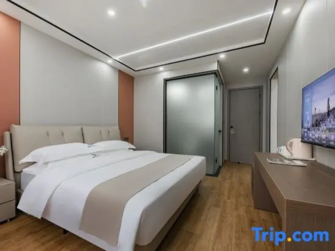 2 Bedrooms Double Family Suite with balcony