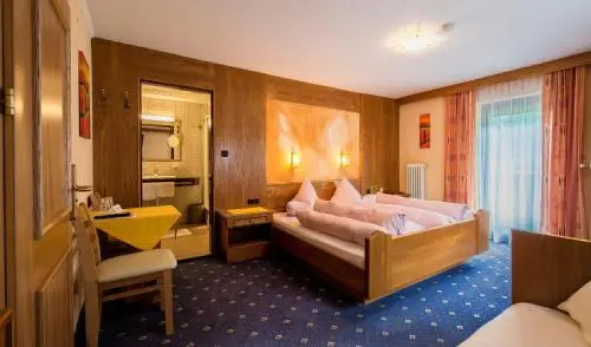 Hotel Vier - Studios & Restaurant