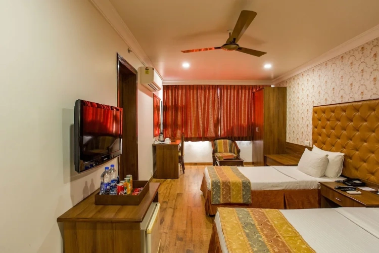 Grand Twin room with garden view