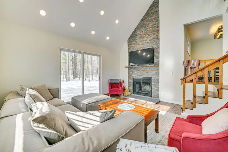 Ski, Hike & Golf: Pet-friendly Windham Retreat