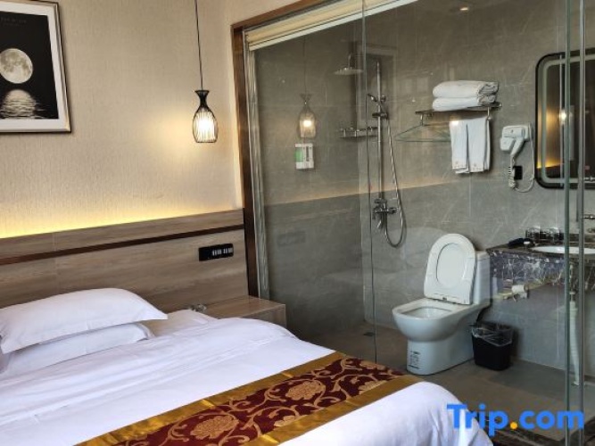 Deluxe Family Suite