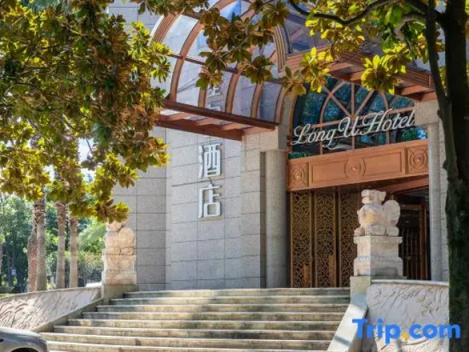 Long U Hotel