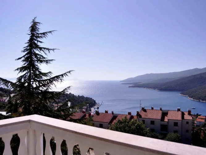 2 Bedrooms Apartment with balcony and with sea view