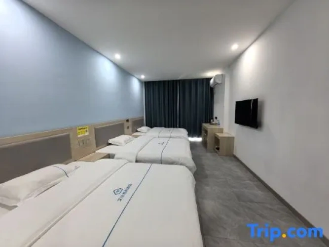 Standard Triple Family room