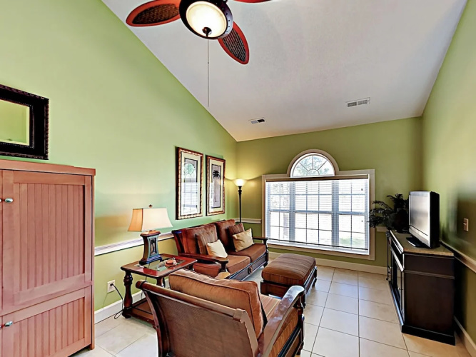 Classy Unit #302 - 1 Br Condo