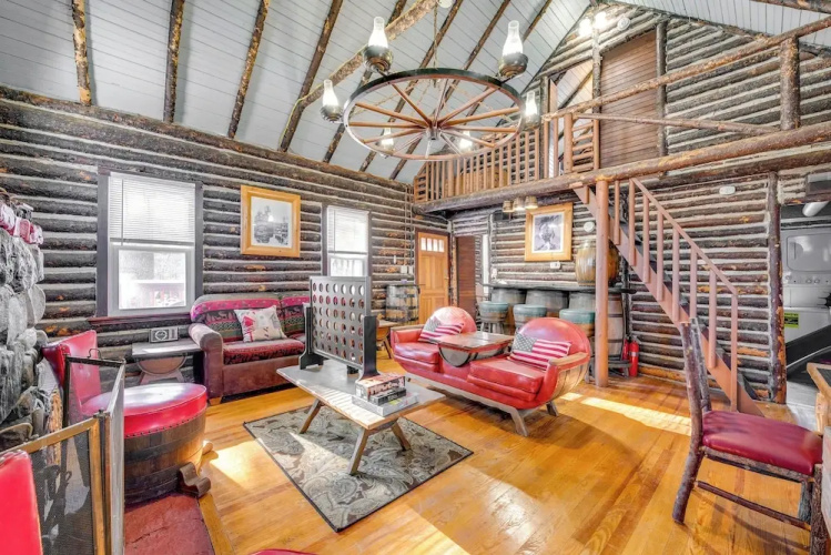 Easy Interstate Access: Original Poconos Log Cabin