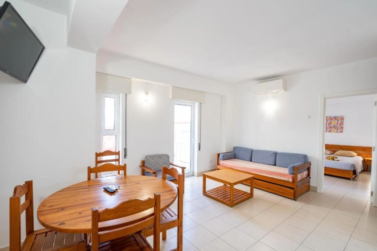 2 Bedrooms Apartment