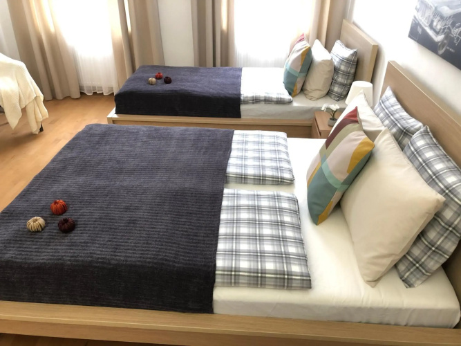 New, bright apartment near the metro!