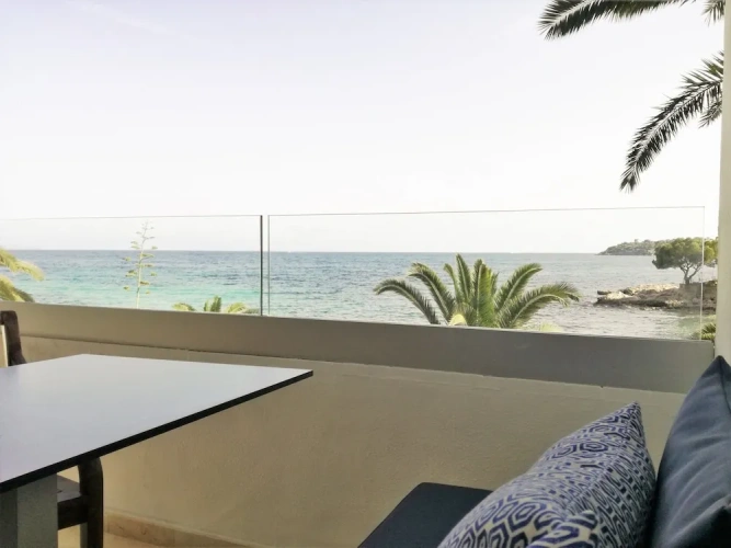 Apartment with balcony and with sea view