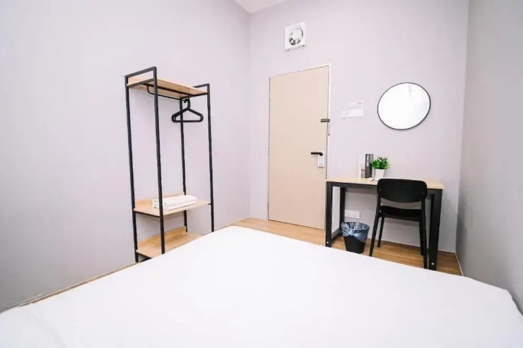 Swing & Pillows at 87 Chulia St