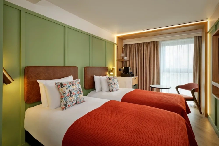 Deluxe Twin room with city view