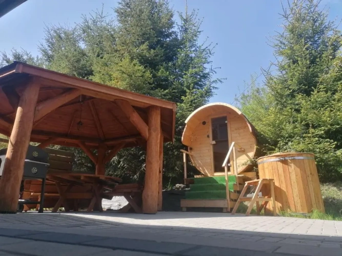 2 Bedrooms Chalet