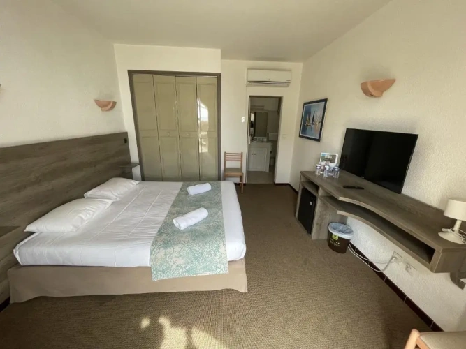 Standard Triple room with sea view
