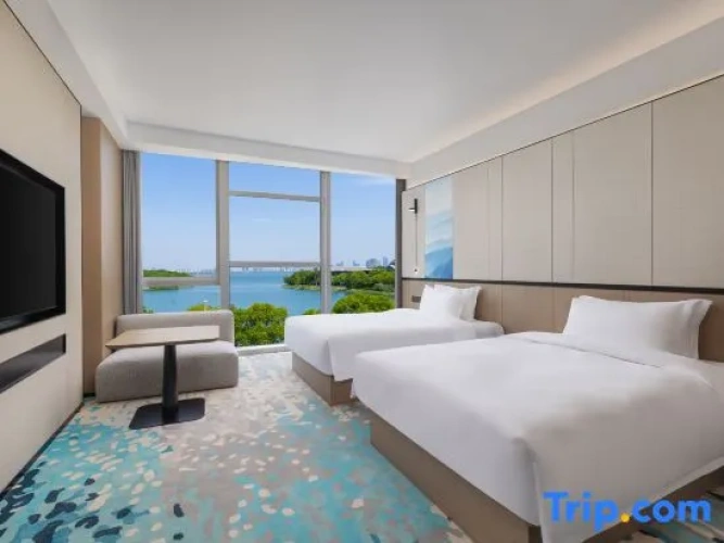 Standard Twin room with lake view