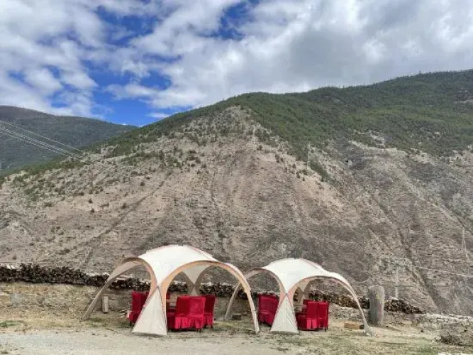 Daocheng Jingyang Hotel