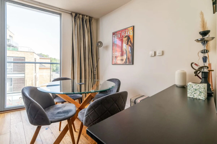 Bright & Spacious Battersea Flat