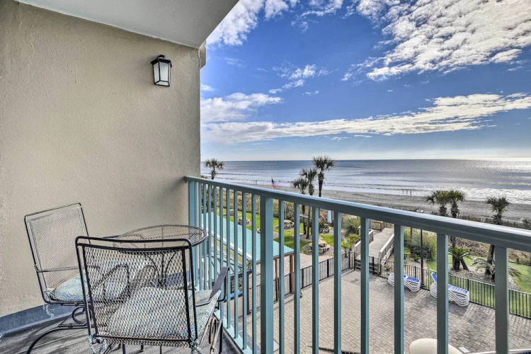 Newly Renovated Oceanfront Studio w/ Beach Access
