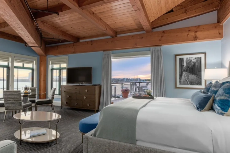 Deluxe Double room with balcony and with harbour view