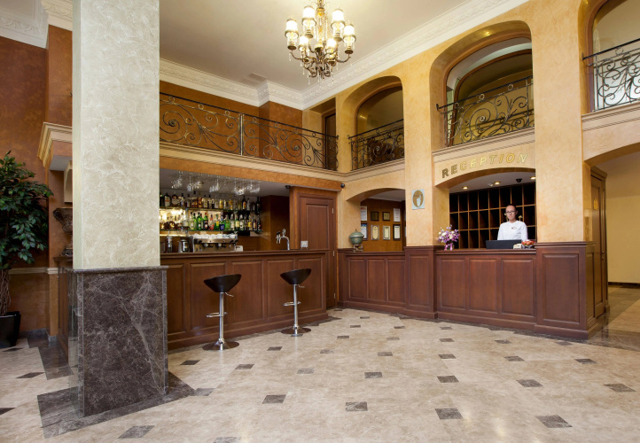 Aleksandrovskiy Hotel